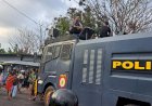 Polres-Sikka-Polda-NTT-Kerahkan-Water-Cannon-Padamkan-Kebakaran-di-Kota-Uneng