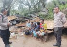 Angin-Kencang-Terjang-Tana-Wawo,-Polres-Sikka-Polda-NTT-Turun-Tangan-Bersihkan-Jalan-dan-Data-Warga-Terdampak