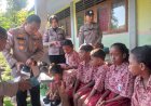 Sepatu-untuk-Asa:-Kepedulian-Kapolres-Sikka-Menguatkan-Semangat-Belajar-Anak-Desa-Hoder