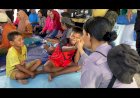 Sentuhan-Kasih-Srikandi-Bhayangkara:-Polwan-Polres-Sikka-Usap-Duka-Pengungsi-Nangahale-lewat-Akses-Kepedulian