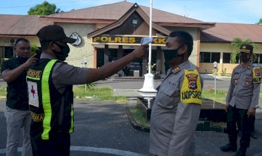 Antisipasi-Covid-–-19,-Polres-Sikka-Lakukan-Pengecekan-Suhu-Tubuh-Personil