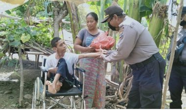 Peduli-Sesama-Di-Tengah-Pandemi-Corona-Kapolsek-Kewapante-Bagikan-Sembako.