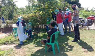 Bhabinkamtibmas-Polsek-Kewapante-Mendampingi--Dinas-Kesehatan-Lakukan-Pemeriksaan-Rapid-Test-Covid-19