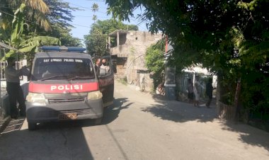 Menggunakan-Mobil-Penerangan-Sat-Binmas-Polres-Sikka-Lakukan-Sosialisasi-Mencegah-Penyebaran-Virus-Corona