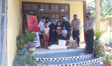 Kapolres-Sikka-Berikan-Bantuan-Sembako-Kepada-Panti-Asuhan-Alma-Desa-Nita