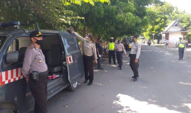 Sat-Binmas-Polres-Sikka-Kembali-Turun-Jalan-Melakukan-Himbauan-Pencegahan-Covid–19