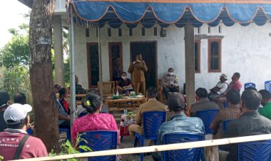 Kapolres-Sikka-Hadiri-Pembagian-Kartu-Sikka-Sehat-Di-Desa-Baomekot