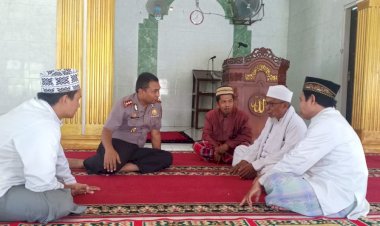 Kapolres-Sikka-Bersilaturahmi-Dengan-Ketua-MUI-Kab.-Sikka-Seusai-Pelaksanaan-Sholat-Jumat,-Ajak-Tokoh-Agama-Tangkal-Radikalisme