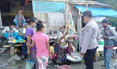 Kapolsek-Paga-Dan-Camat-Tanawawo-Turun-Langsung-Lakukan-Sosialisasi-Persiapan-New-Normal