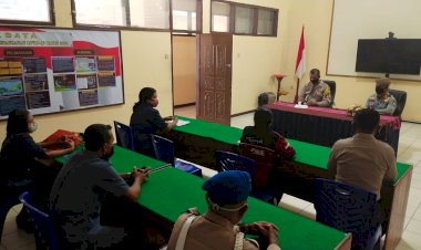 Kabag-Ops-Pimpin-Rapat-Koordinasi-Terkait-Pelaksanaan-Pembekalan-Murid-Baru-SMPN-1-Maumere-Dalam-Situasi--Adaptasi-Kebiasaan-Baru