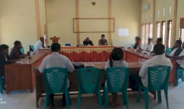 Kapolsek-Waigete-Hadiri-Rapat-Penanggulangan-Karhutla-Di-Kec.-Waigete