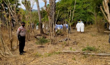 Polres-Sikka-Kawal-Pengantaran-Dan-Pemakaman-Jenasah-Probable-Covid-19