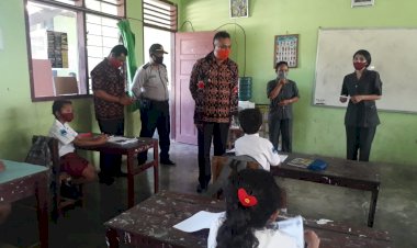 Polsek-Alok-Lakukan-Pengamanan-Launching-KBM-Tatap-Muka-Di-Tengah-Pandemi-Covid-19