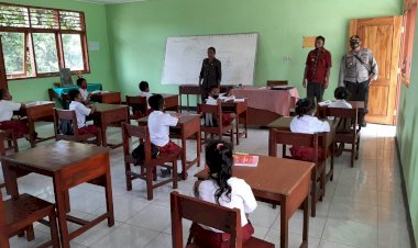 Kapolsek-Nelle-Kunjungi-Sekolah-Di-Wilayah-Kec.-Nelle-Pantau-Pelaksanaan-KBM-Tatap-Muka