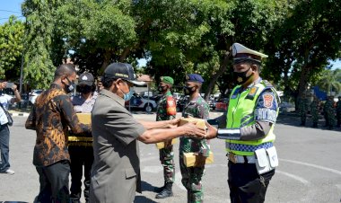 Wakil-Bupati-Sikka-Pimpin-Apel-Pembagian-Masker-Serentak--Di-Mapolres-Sikka