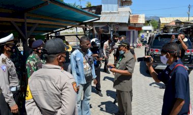 TNI-Polri-dan-Pemkab-Sikka-Gelar-Pembagian-Masker-Serentak