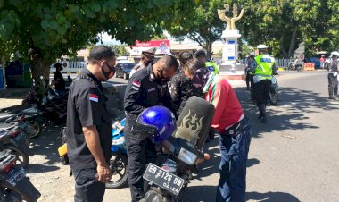 Sat-Res-Narkoba-Gandeng-Sat-Lantas-Dan-Dishub,-Lakukan-Pemeriksaan-Terhadap-Ranmor-R2-Dan-R4