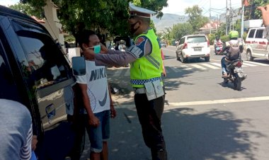 Sat-Lantas-Polres-Sikka-Gencar-Himbau-Masyarakat-Patuhi-Prokes-Covid-19