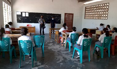 Bripka-Hendra-Sambangi-SMK-Katolik-St.-Ignasius-Wodong--Dan-Lakukan-Koordintasi-Terkait-Penerapan-Prokes-Covid-19