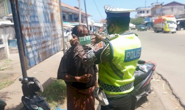 Unit-Turjawali-Sat-Lantas-Polres-Sikka-Lakukan-Patroli-Dan-Himbauan-Prokes-Covid-19