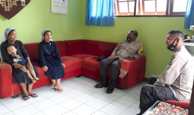Sambut-Natal-dan-Tahun-Baru-2021,-Kapolres-Sikka-Bagikan-Paket-Sembako-Kepada-Panti-Asuhan-Alma-Nita