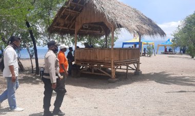 Beri-Rasa-Aman,-Patroli-Polres-Sikka-Kunjungi-Tempat-Wisata-Dan-Rekreasi-Sembari-Berikan-Himbauan-Protokol-Kesehatan