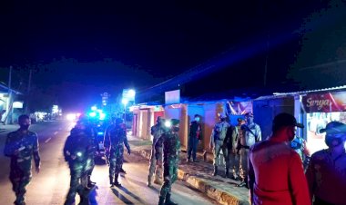 Kabag-Ops-Pimpin-Patroli-Gabungan-Disiplinkan-Penerapan-Prokes-Covid-19-Bersama-TNI-dan-Pemkab-Sikka