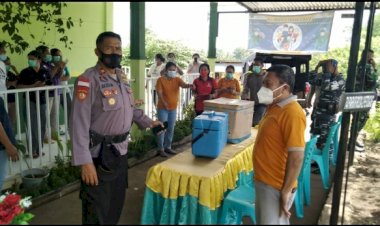 Polres-Sikka-Kawal-Ketat-Pendistribusian-Vaksin-Ke-18-Puskesmas-Di-Kab.-Sikka