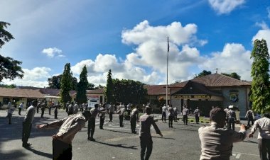 Cegah-Corona,-Usai-Apel-Pagi-Personil-Polres-Sikka-Rutin-Senam-AWS3-Sambil-Berjemur