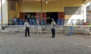 Beri-Rasa-Aman-dan-Nyaman,-Polsek-Paga-Amankan-Ibadah-Misa-Hari-Minggu