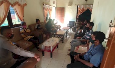 Bripka-Nas,-Si-Bangga-Kelurahan-Waioti,-Sambangi-Warga-Dan-Bantu-Problem-Solving