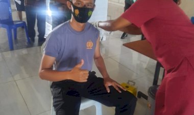 Puluhan-Personil-Polres-Sikka-Terima-Vaksinasi-Covid-19-Tahap-II