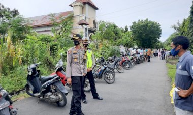 Wakapolres-Sikka-Cek-Pengamanan-Misa-Pagi-Sabtu-Kudus-di-Beberapa-Gereja-di-Seputaran-Kota-Maumere