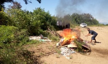 Sat-Res-Narkoba-Polres-Sikka-Bersama-PPNS-BPOM-Kupang-Musnahkan-Kosmetik-Ilegal