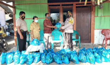 Peduli-Sesama,-Kapolres-Berikan-Bantuan-Sembako-Kepada-Korban-Bencana-Badai-Rob-Di-Kel.-Kota-Uneng
