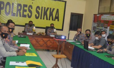 Kapolres-Pimpin-Anev-Bulanan-Di-Ruang-PPKO-Polres-Sikka