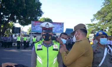 Pimpin-Apel-Gelar-Pasukan-Operasi-Ketupat-Ranakah-2021,-Bupati-Sikka-Bacakan-Amanat-Kapolri