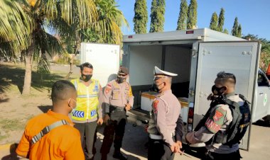 Polres-Sikka-Lakukan-Pengamanan-Dan-Pengawalan-Penjemputan-Vaksin-Covid-19