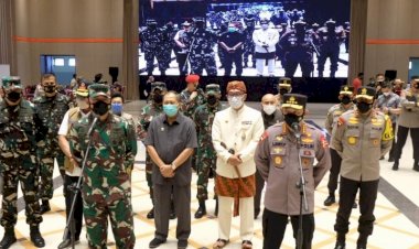 Tinjau-Vaksinasi-Massal-di-Bandung,-Panglima-TNI-dan-Kapolri-Minta-Warga-Tetap-Disiplin-Prokes