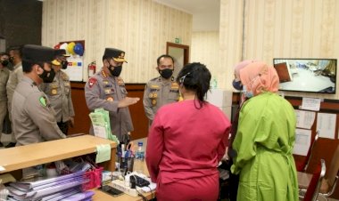 Kapolri-Cek-Pasien-Covid-19-Terlayani-dengan-Baik-di-RS-Polri-dan-Berikan-Bansos-ke-Nakes