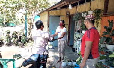 Kapolres-Sikka-turun-langsung-bagikan-daging-kurban-untuk-masyarakat