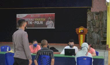 Hari-Ini,-75-Orang-Ikut-Vaksinasi-Tahap-I-Di-Polres-Sikka