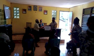 Lakukan-Pengamanan-Pembagian-BLT,-Bripka-Istanto-:-Budayakan-Mengantri-Dan-Wajib-Patuhi-Prokes