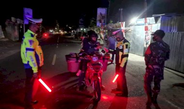 Tekan-Mobilitas-Masyarakat,-Polres-Sikka-Penyekatan-Akses-Jalan-Selama-PPKM-Level-4