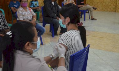 Hari-ini-180-orang-terima-Vaksin-Dosis-I-di-Gerai-Vaksin-Presisi-Polres-Sikka