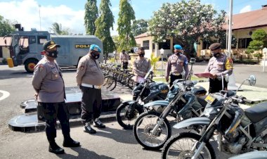 Kapolres-Lakukan-Pengecekan-Kondisi-Kendaraan-Dinas-Sat-Samapta-Polres-Sikka