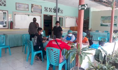 VAKSINASI-TAHAP-II-UNTUK-MASYARAKAT,--POLSEK-NITA-TERJUNKAN-PERSONIL-LAKSANAKAN-PENGAMANAN