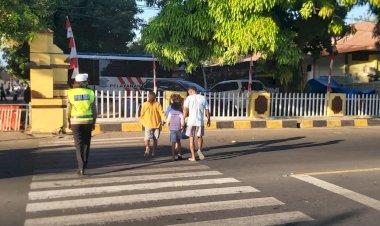 Hari-Jadi-Polwan-Ke-73,-Polwan-Polres-Sikka-Laksanakan-Gatur-Pagi-dan-Pendisiplinan-Prokes