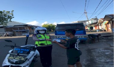 Polwan-Sat-Lantas-Polres-Sikka-Rutin-Melaksanakan-Patroli-dan-Sosialisasi-Protokol-Kesehatan
