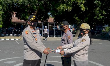 Kapolres-Berikan-Penghargaan-Kepada-Personil-Berprestasi